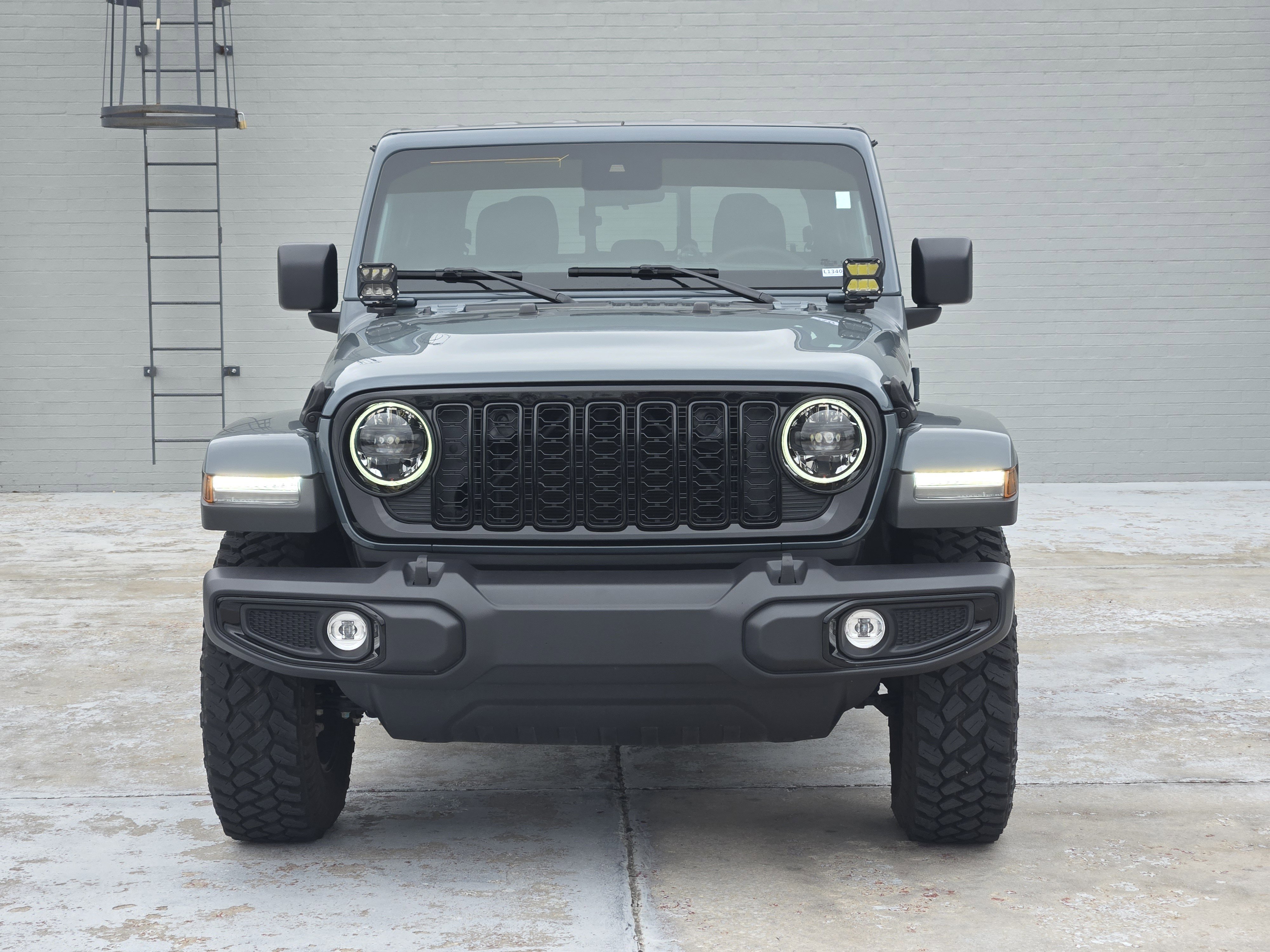 Used 2024 Jeep Gladiator Sport image 3