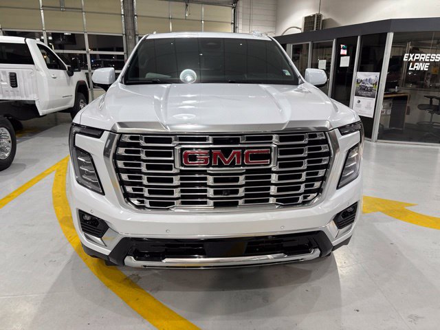 Used 2026 GMC Yukon Denali w/ Advanced Technology Package AWD/4WD image 3