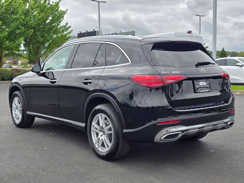 Used 2023 Mercedes-Benz GLC 300 4MATIC image 4