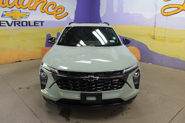 Used 2024 Chevrolet Trax RS w/ Sunroof Package FWD image 3