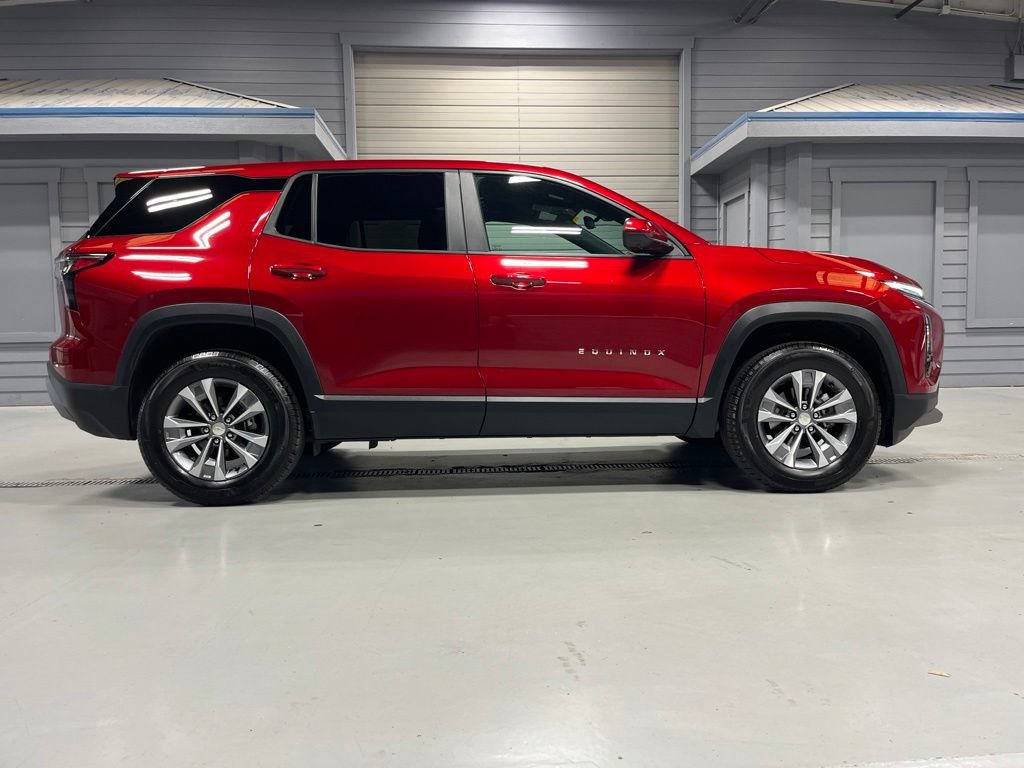 Used 2026 Chevrolet Equinox LT w/ Safety and Technology Package AWD/4WD image 8