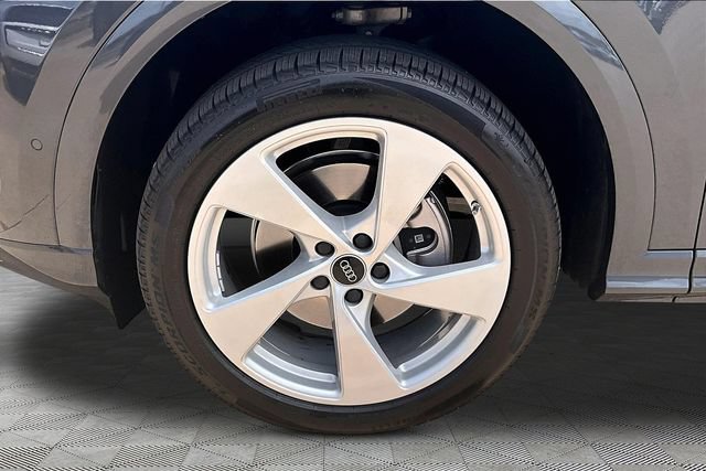 Used 2025 Audi Q5 Premium Plus w/ Premium Plus AWD/4WD image 8
