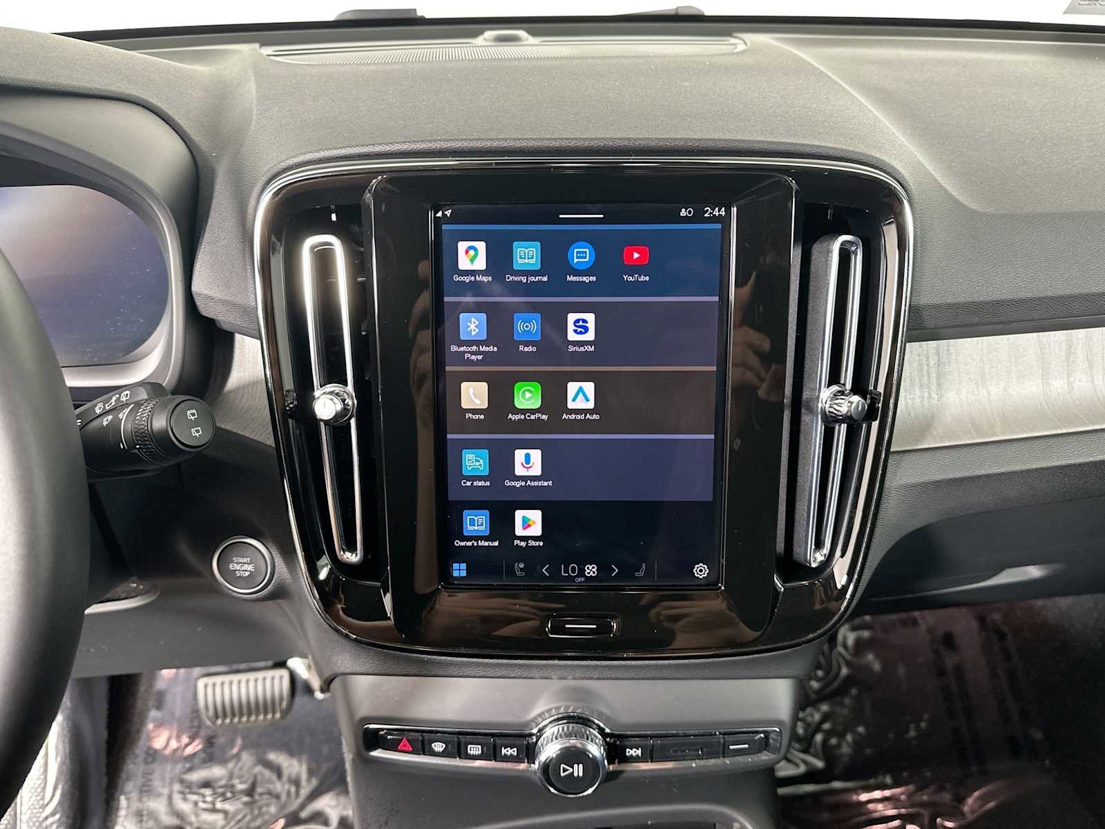 Used 2025 Volvo XC40 B5 Core w/ Protection Package Premier image 13