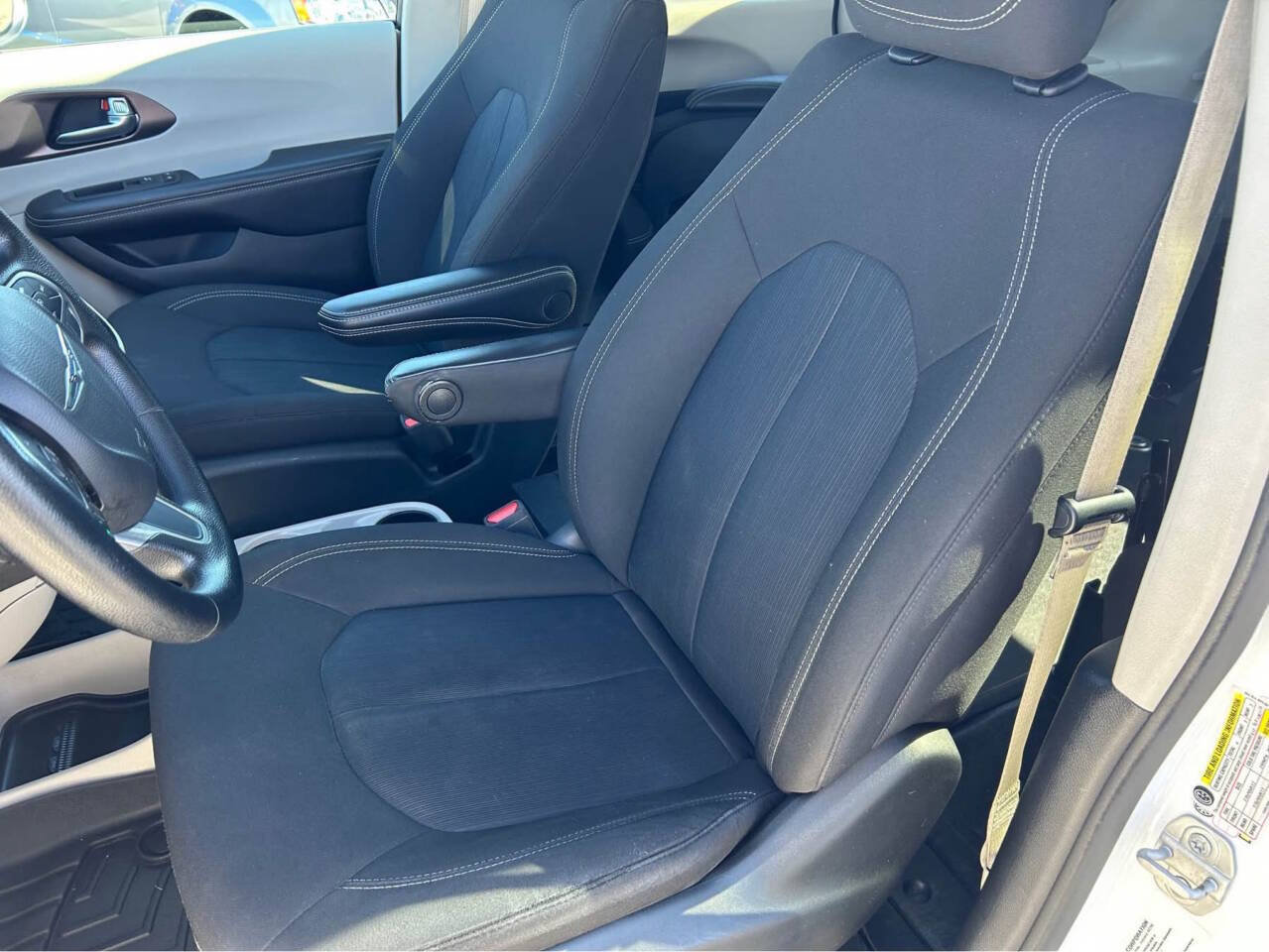 Used 2023 Chrysler Voyager LX FWD image 18