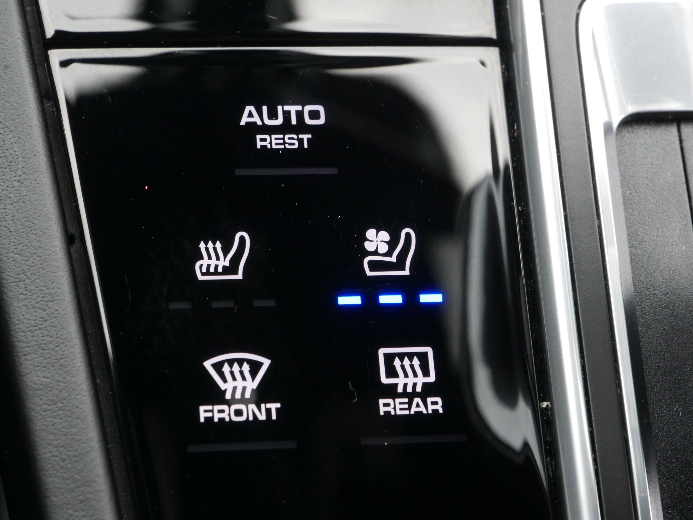 Used 2020 Porsche Cayenne Turbo S image 28