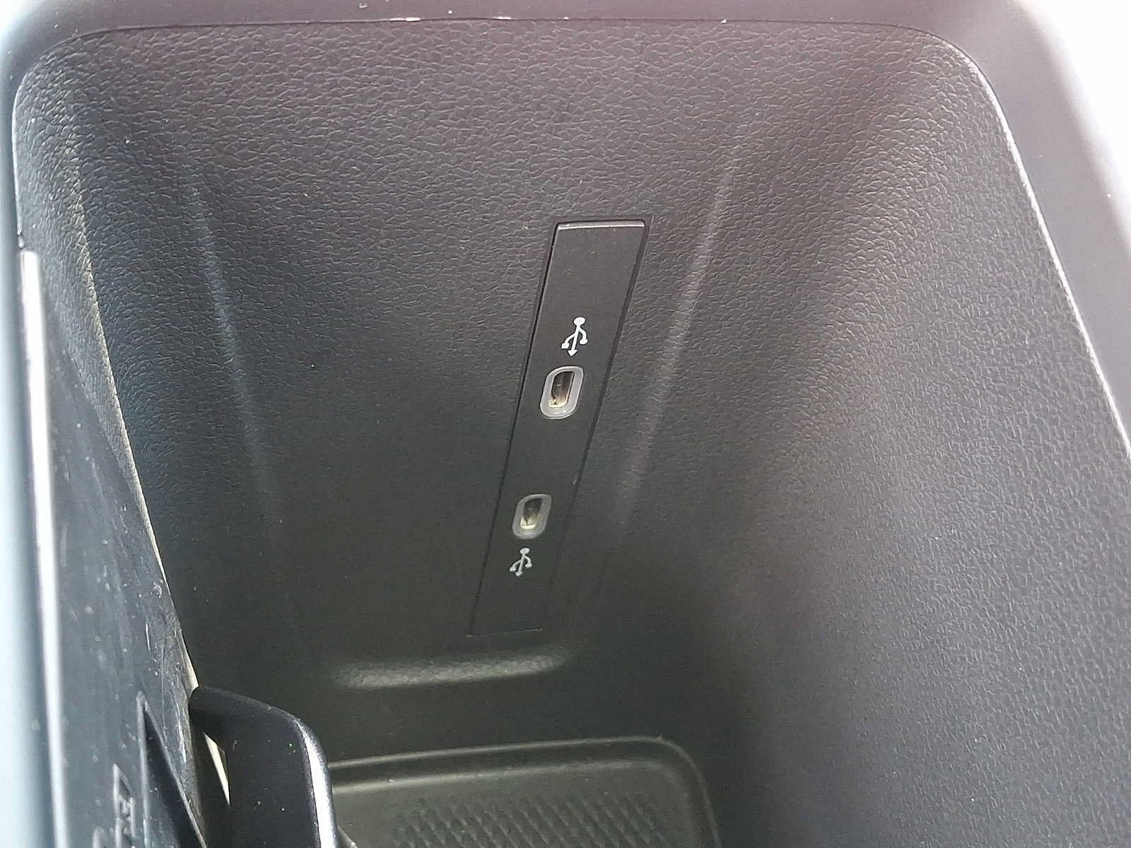Used 2025 Volkswagen Tiguan SE w/ Panoramic Sunroof Package AWD/4WD image 25