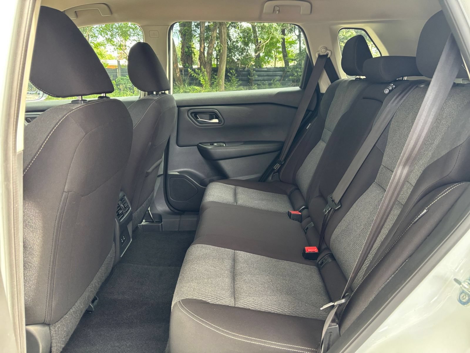 Used 2025 Nissan Rogue SV FWD image 39