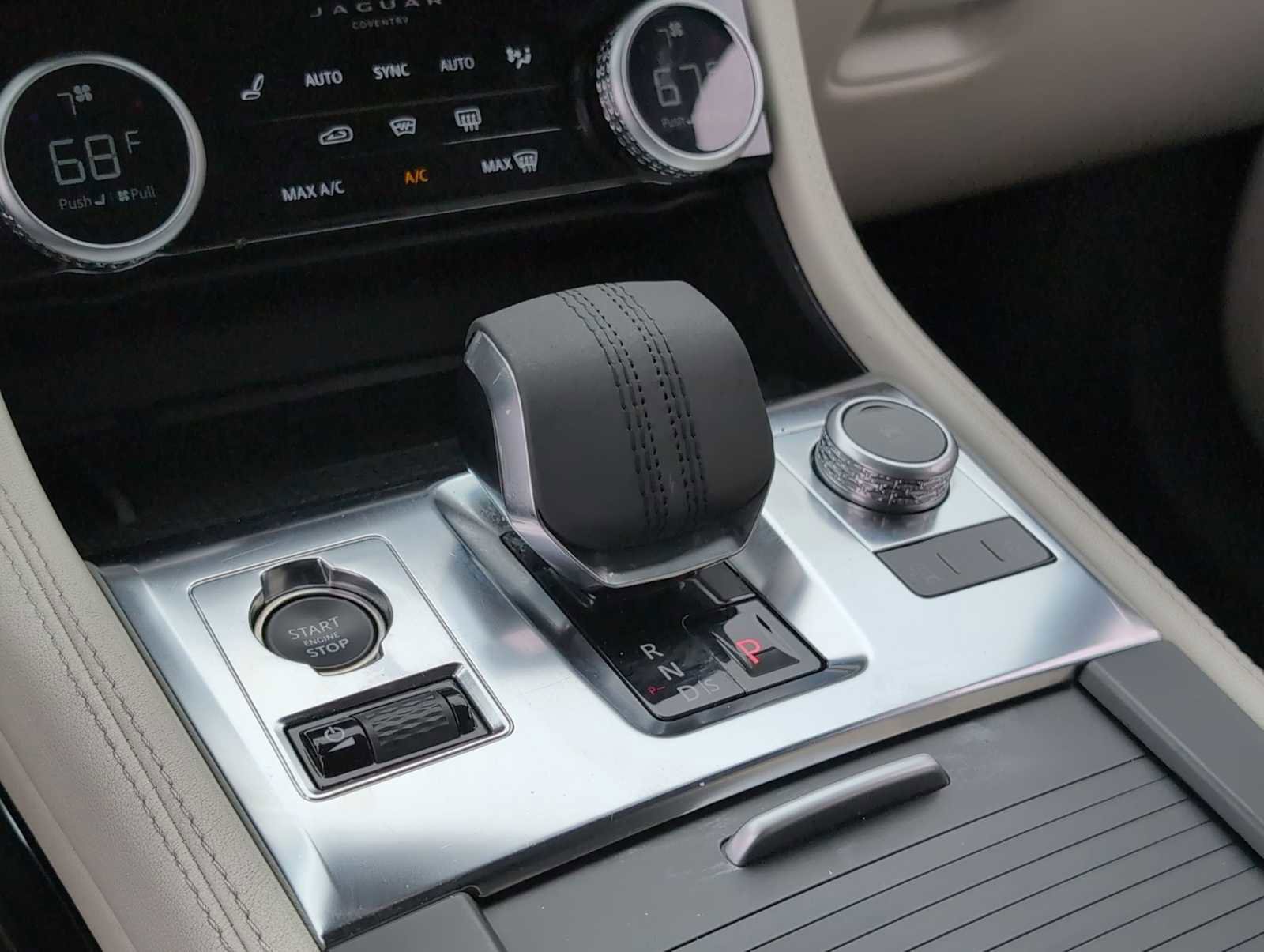 Used 2025 Jaguar F-PACE R-Dynamic S AWD/4WD image 29