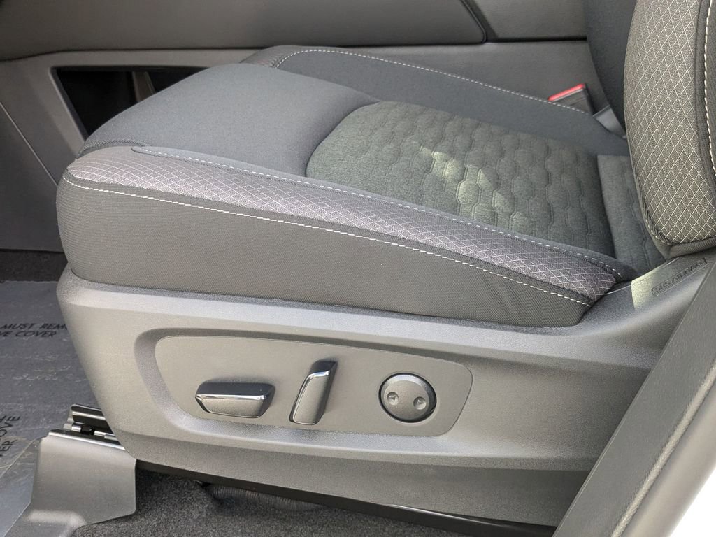 New 2025 Nissan Pathfinder SV image 13