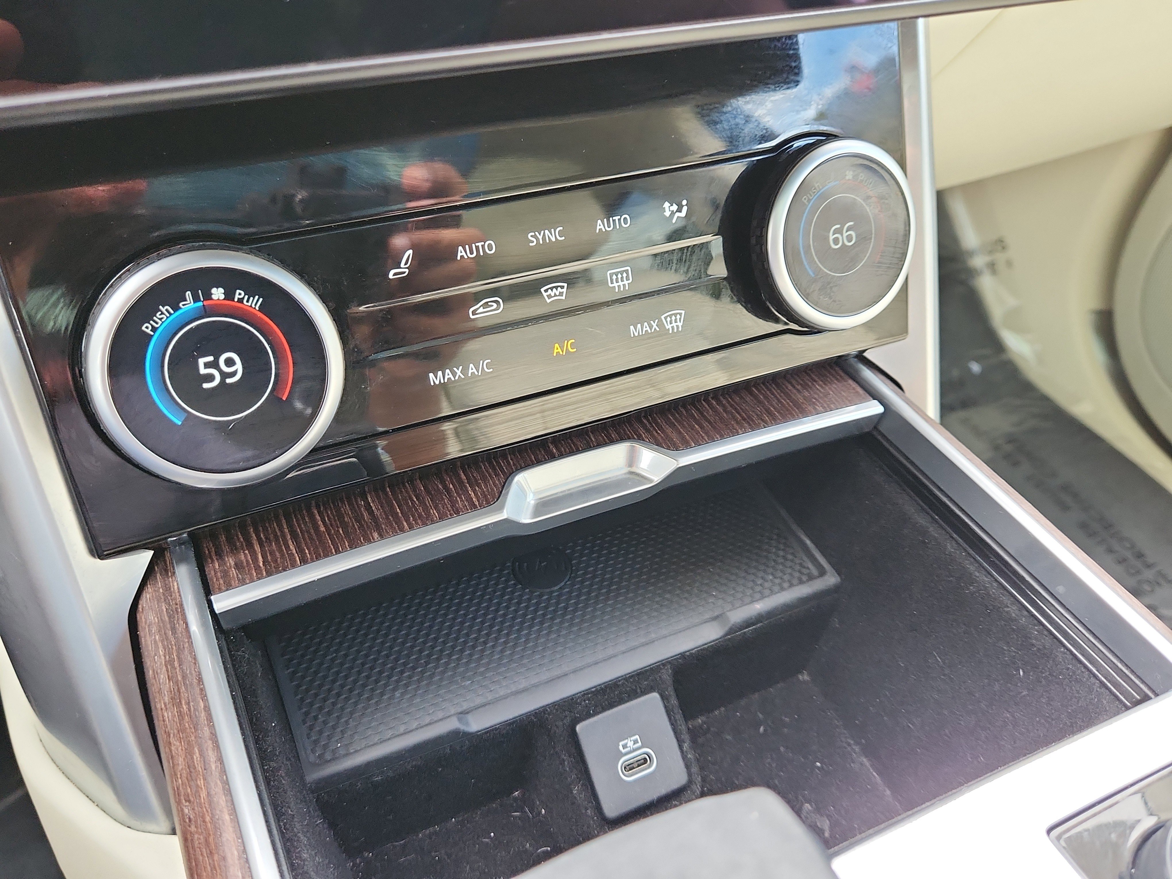 Certified 2023 Land Rover Range Rover SE image 29