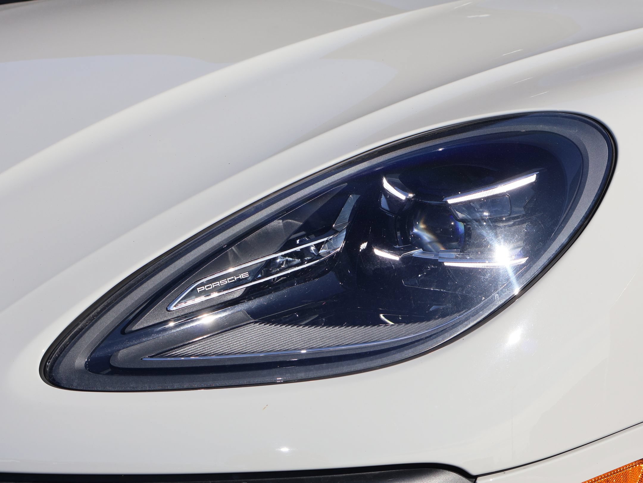 Certified 2024 Porsche Macan AWD/4WD image 14