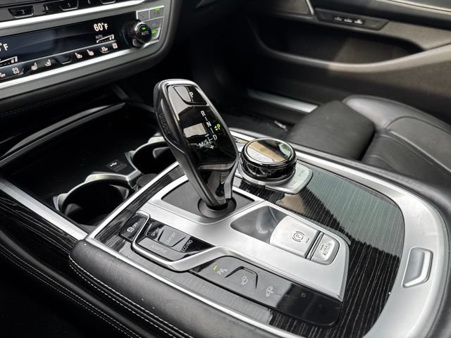 Used 2021 BMW 740i w/ Premium Package RWD image 25