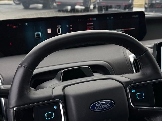 Certified 2025 Ford Expedition Platinum image 14