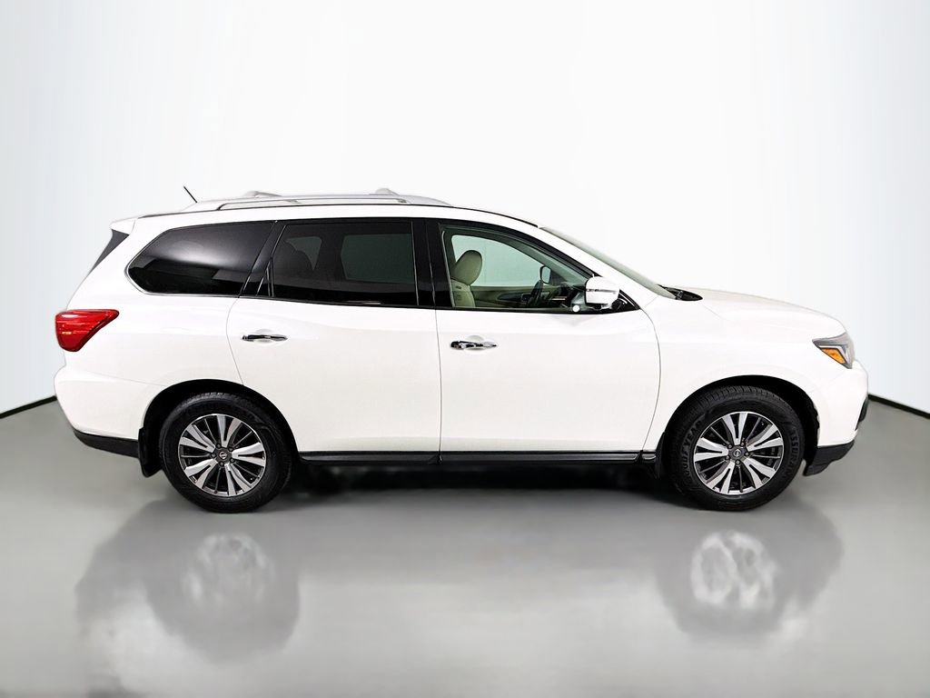 Used 2017 Nissan Pathfinder SL image 4