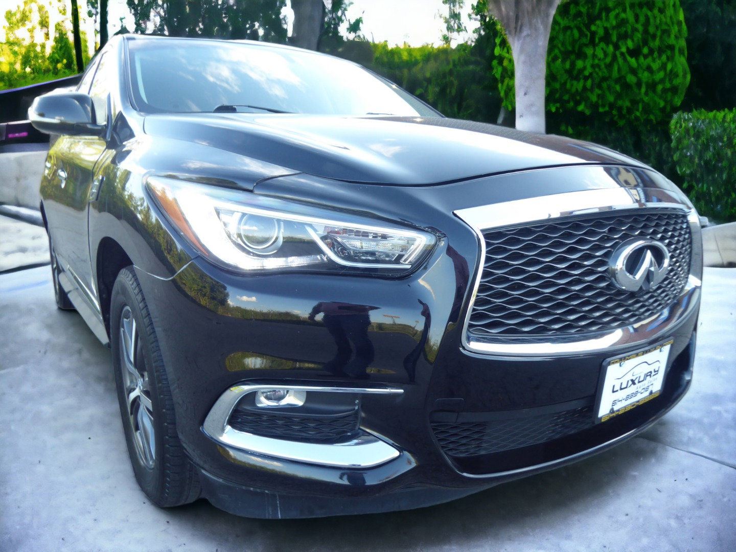 Used 2017 INFINITI QX60 Luxe image 3