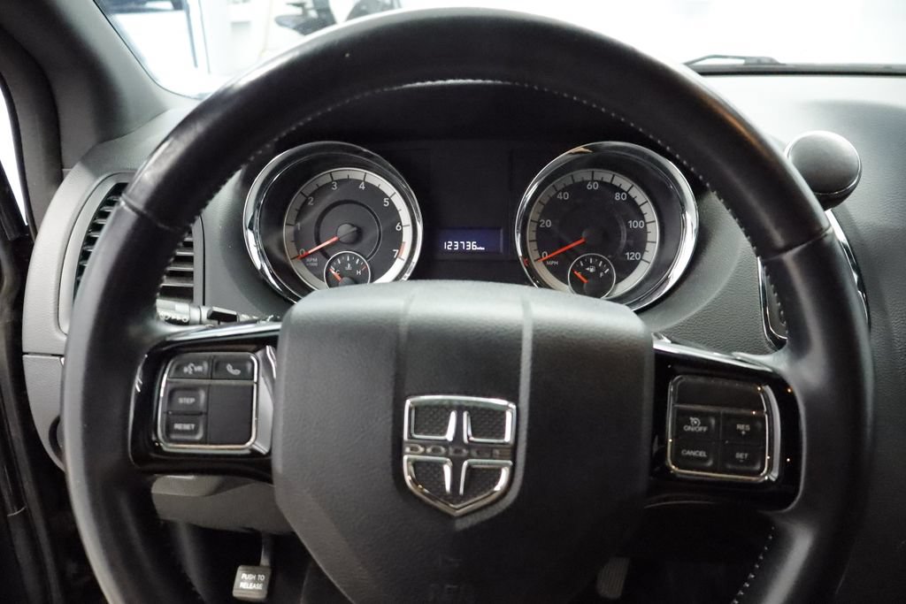 Used 2018 Dodge Grand Caravan SE FWD image 26