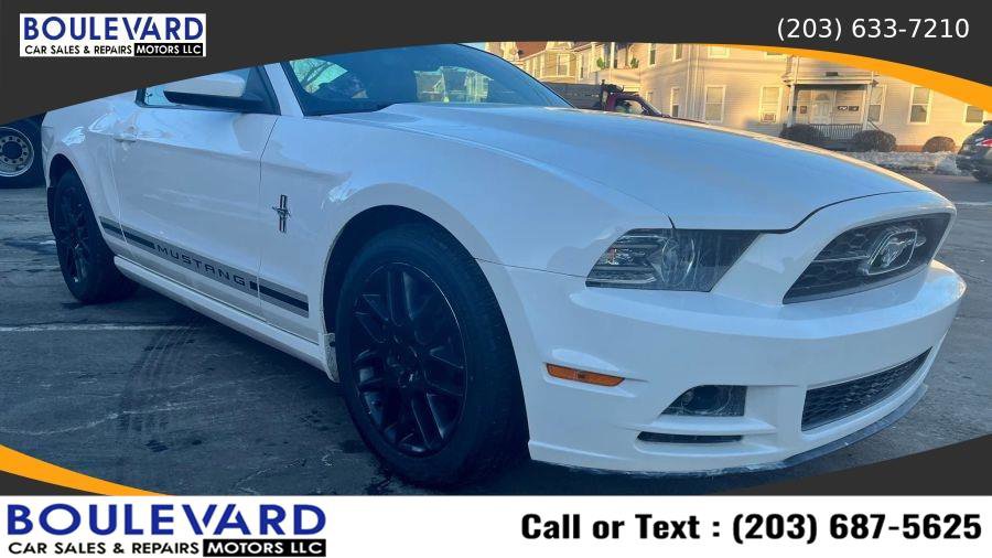 Used 2013 Ford Mustang Premium image 2
