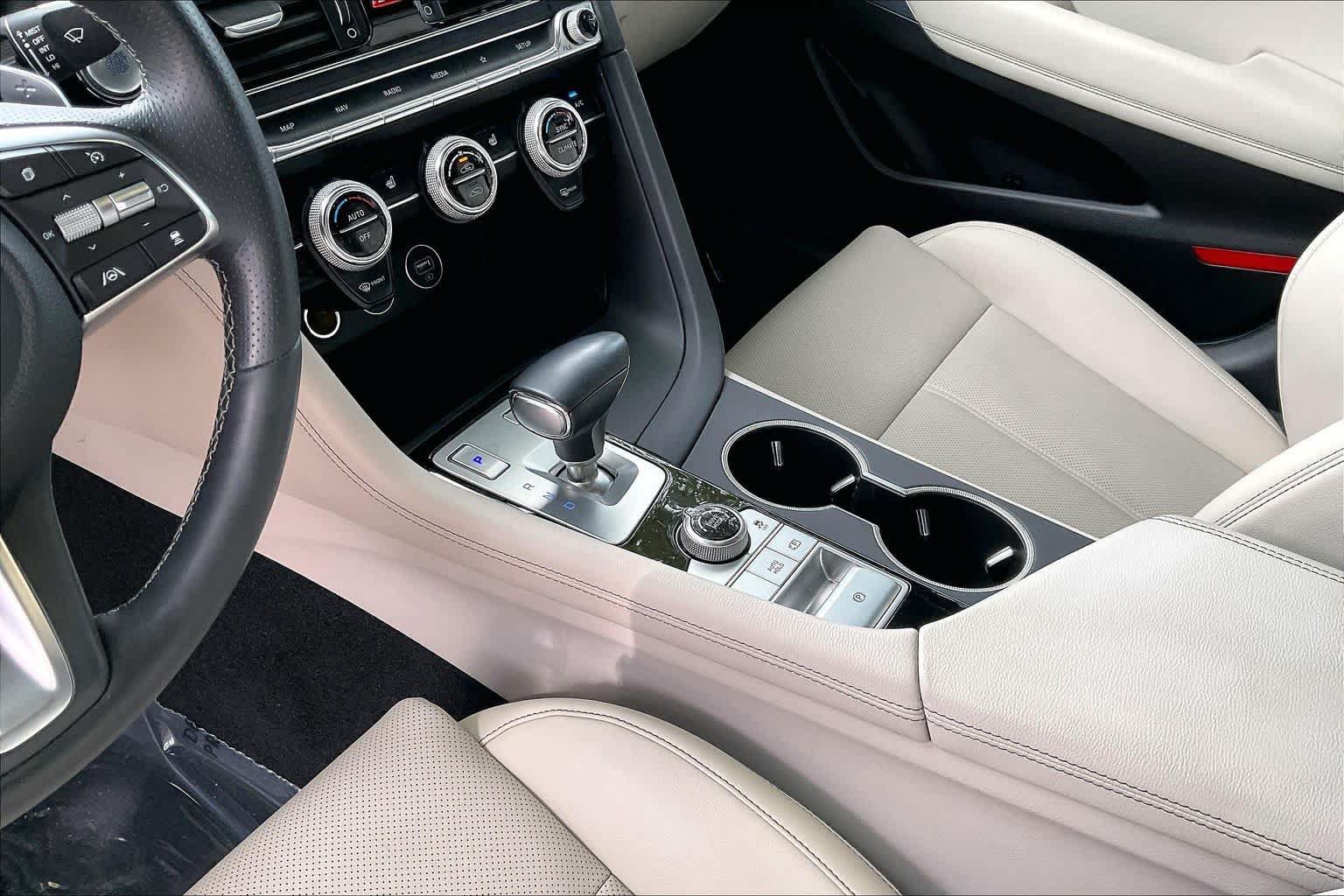 Used 2022 Genesis G70 2.0T RWD image 17