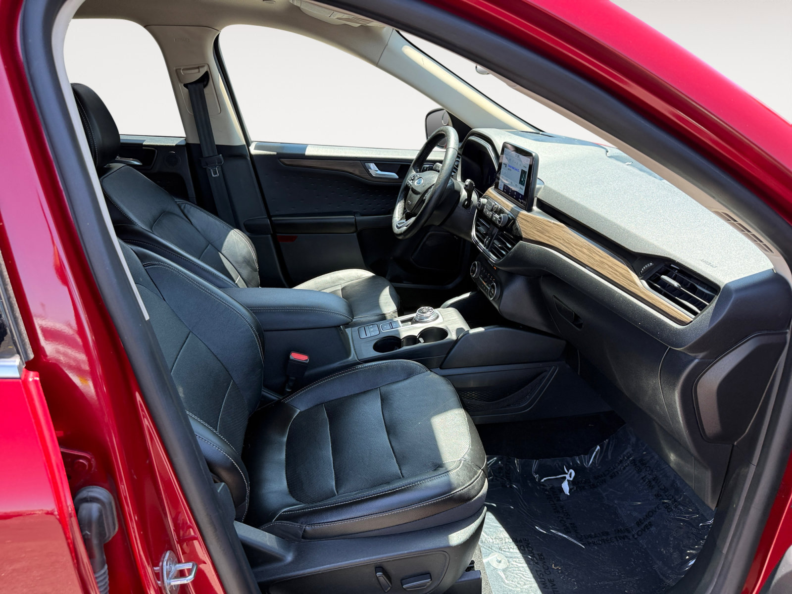 Used 2020 Ford Escape Titanium w/ Titanium Premium Package 2.0 FWD image 19