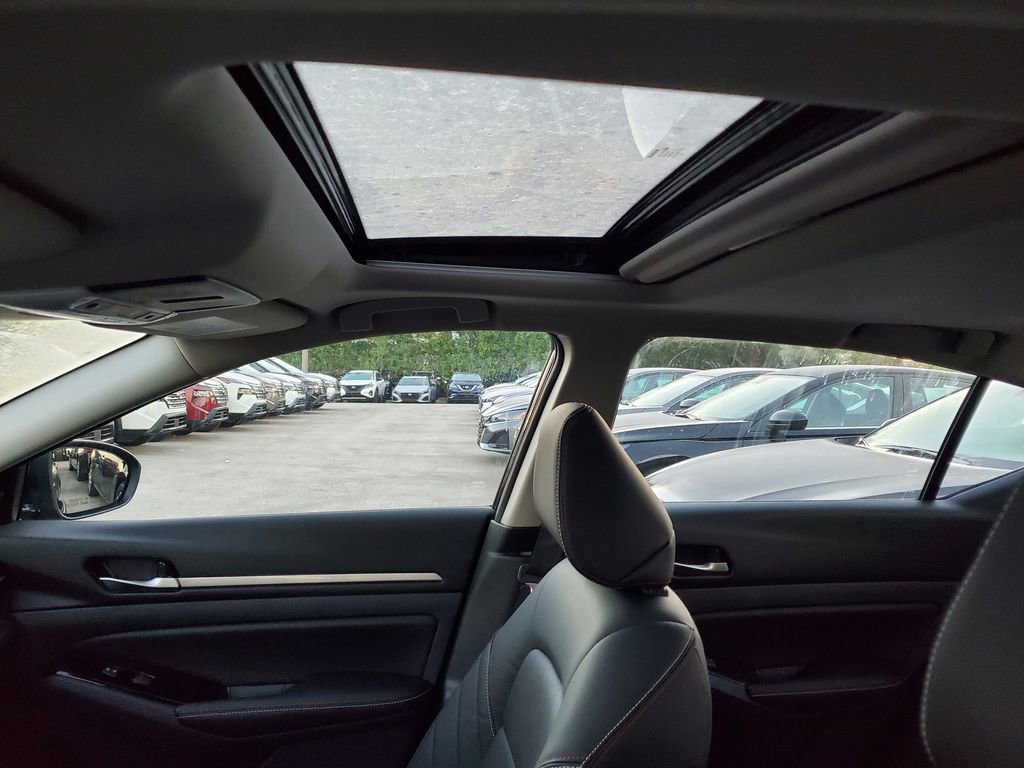 Used 2025 Nissan Altima 2.5 SR w/ SR Premium Package FWD image 8