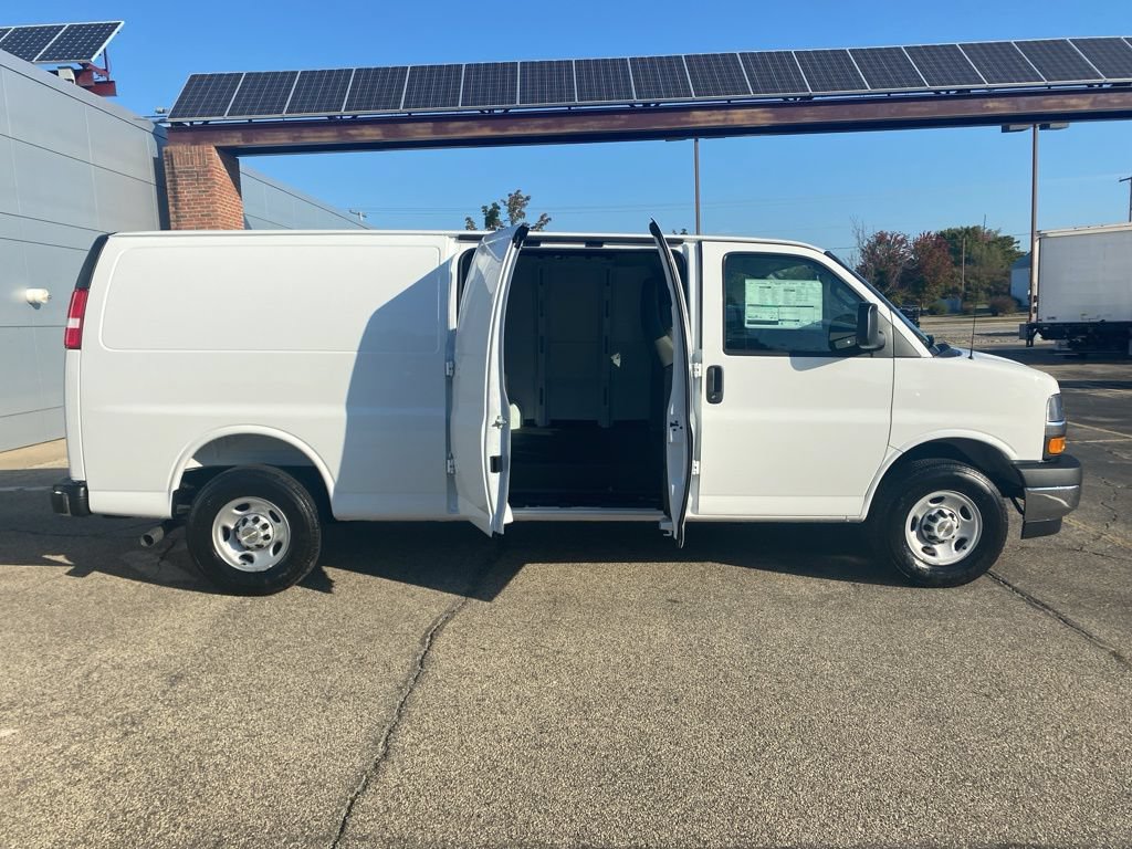 New 2025 Chevrolet Express 3500 Extended w/ Driver Convenience Package RWD image 10
