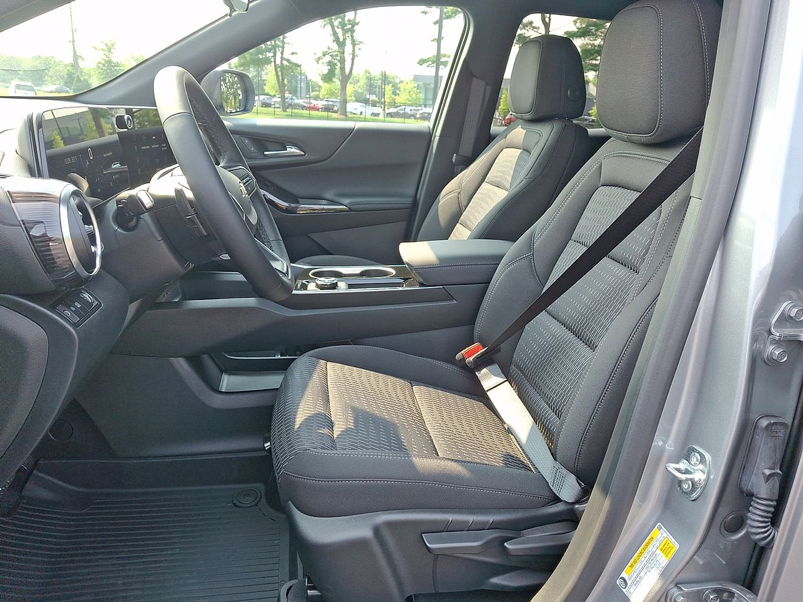 New 2027 Chevrolet Equinox LT w/ LPO, Floor Liner Package FWD image 14