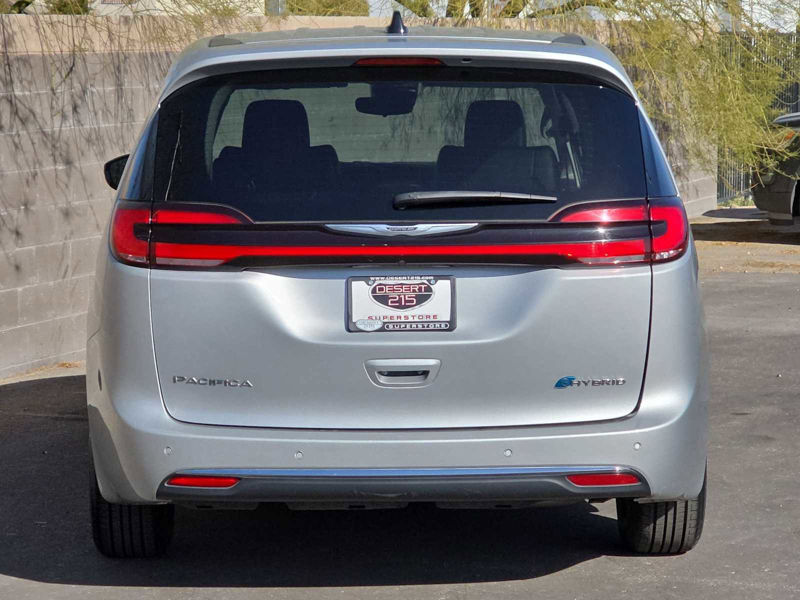 Used 2024 Chrysler Pacifica Limited FWD image 7