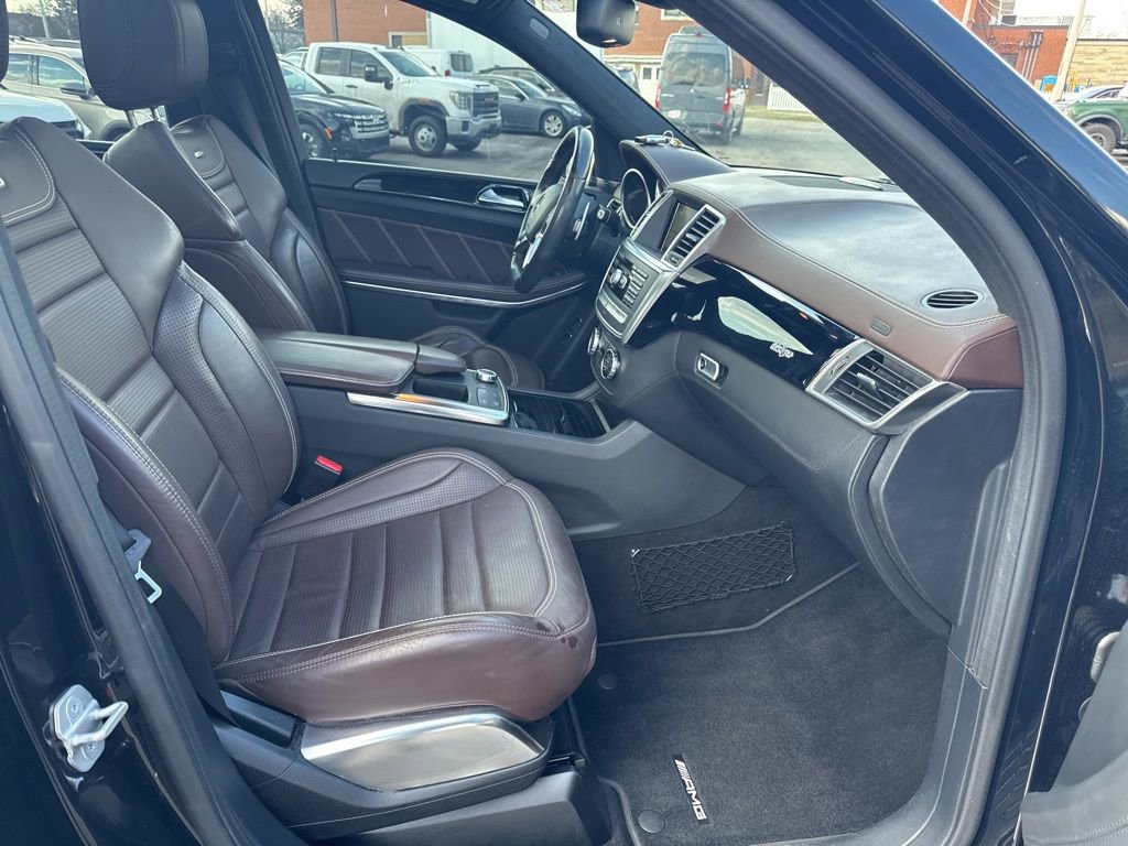 Used 2015 Mercedes-Benz GL 63 AMG 4MATIC image 30