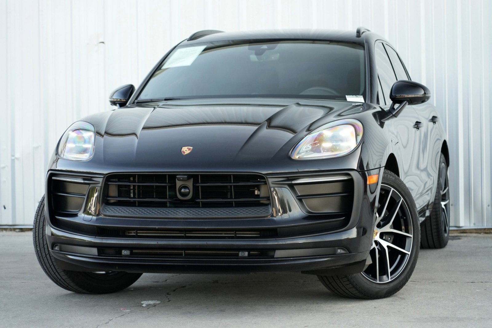 Used 2024 Porsche Macan image 3