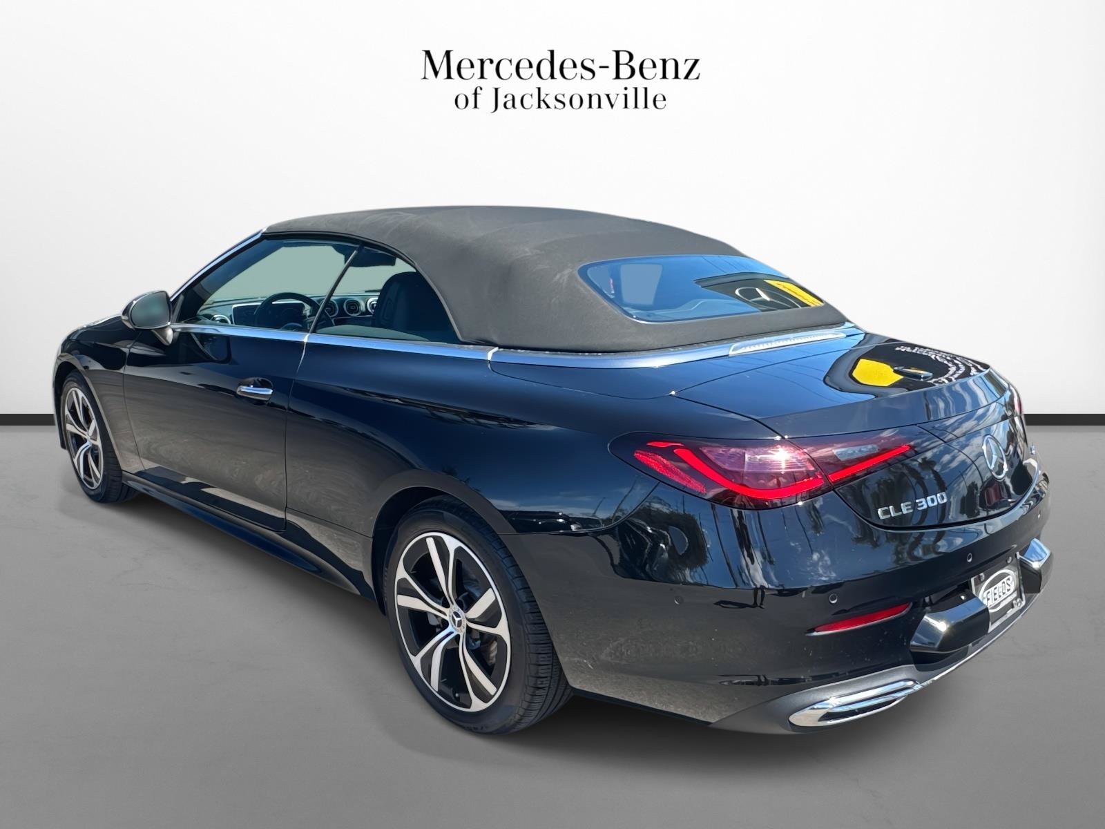 Used 2025 Mercedes-Benz CLE 300 4MATIC Cabriolet image 5