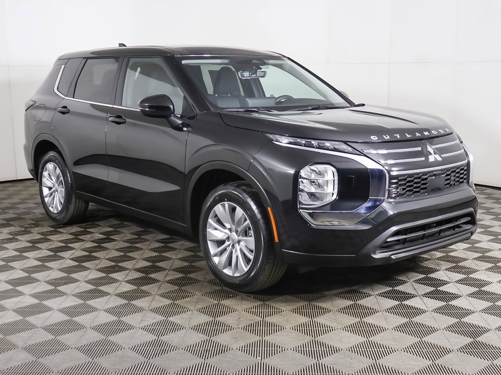 New 2026 Mitsubishi Outlander ES image 2