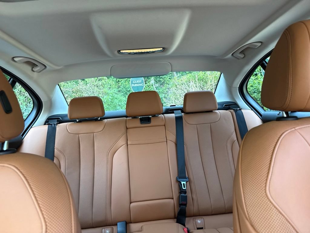 Used 2022 BMW 530e xDrive w/ Convenience Package AWD/4WD image 5