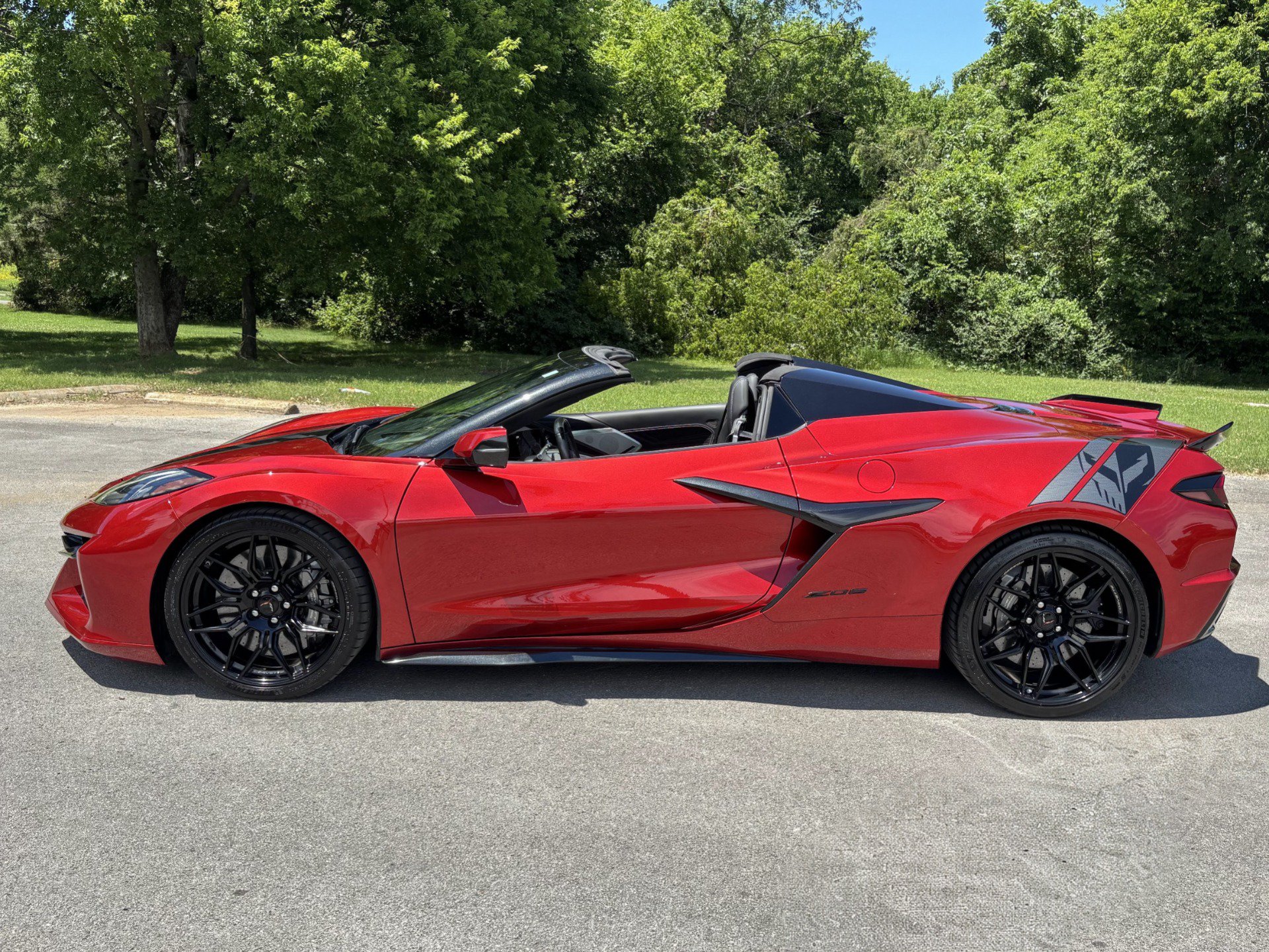 Used 2024 Chevrolet Corvette Z06 RWD image 7