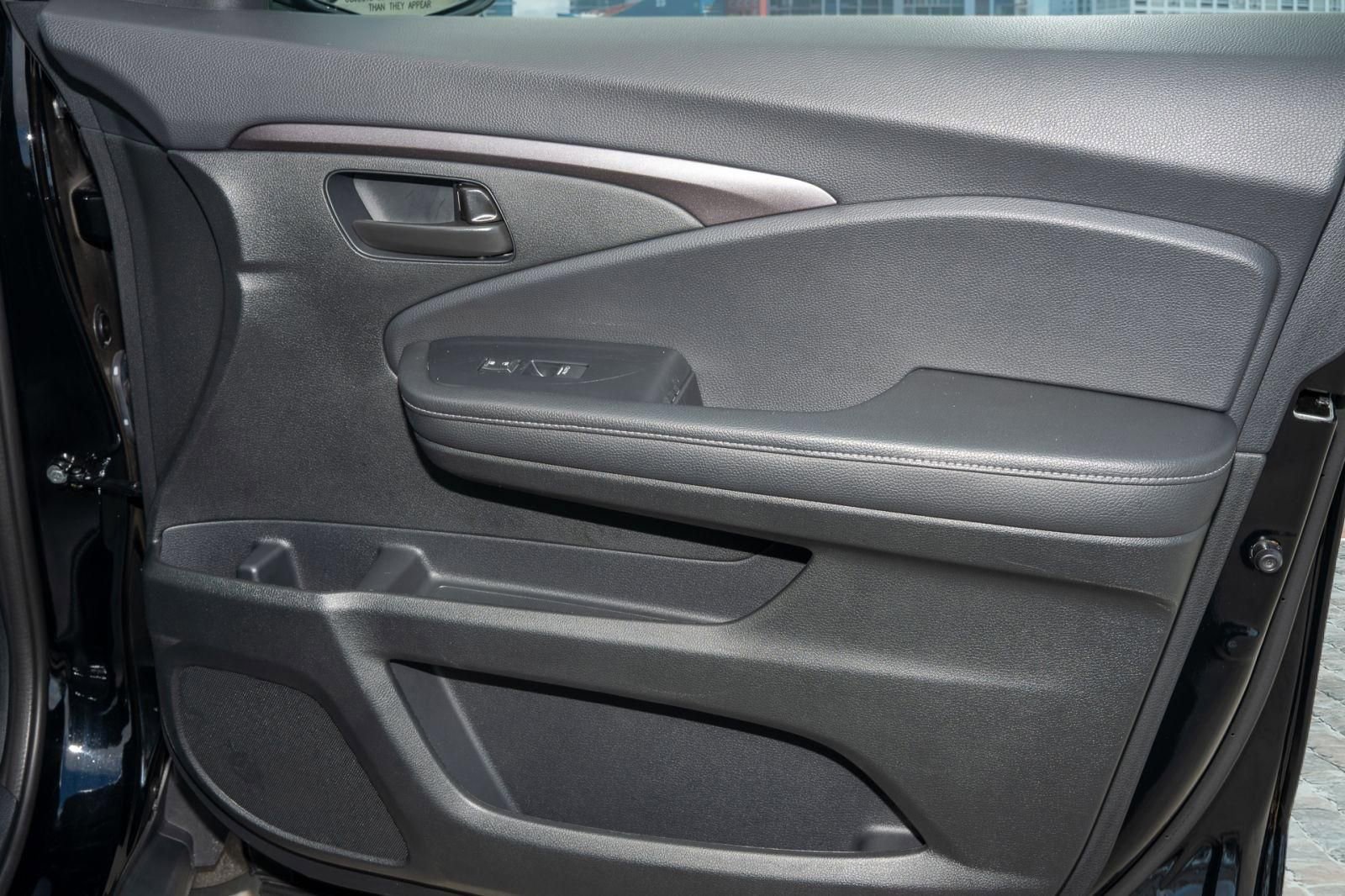 Certified 2025 Honda Passport EX-L image 14