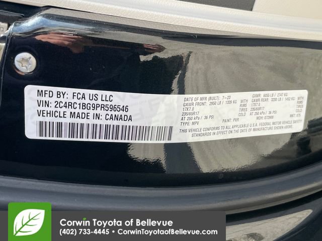 Used 2023 Chrysler Pacifica Touring-L image 23