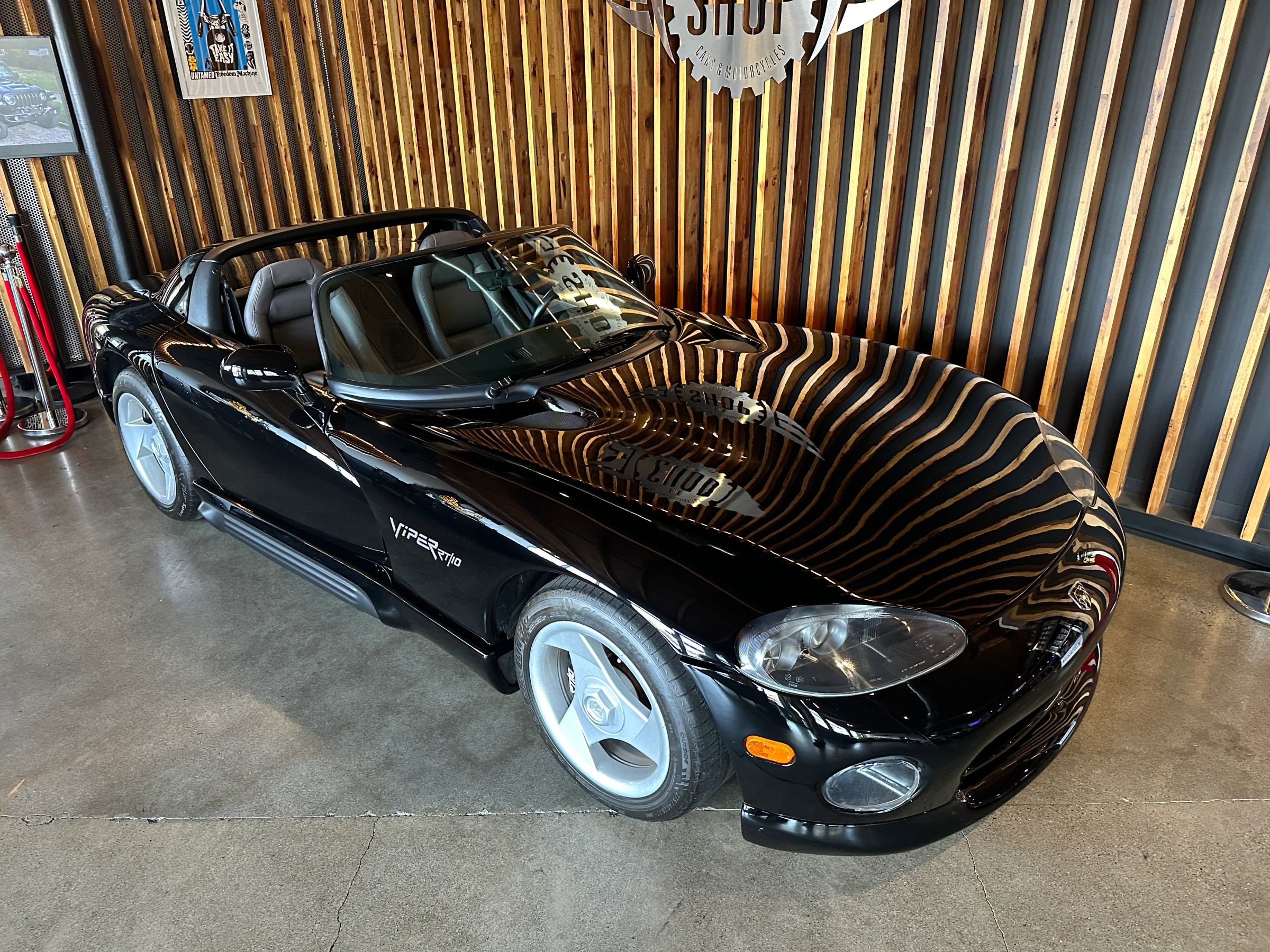 Used 1995 Dodge Viper RT/10 image 4