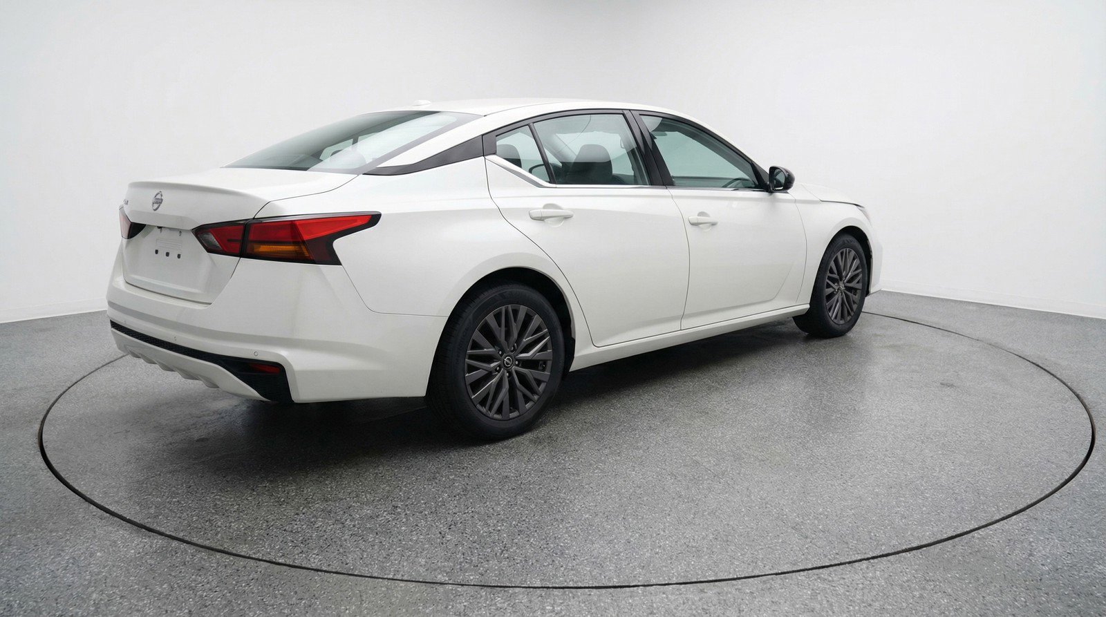 Used 2025 Nissan Altima 2.5 SV image 9