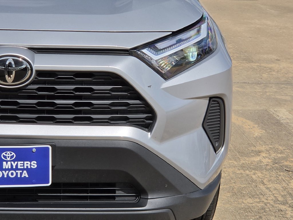 Used 2025 Toyota RAV4 XLE FWD image 4