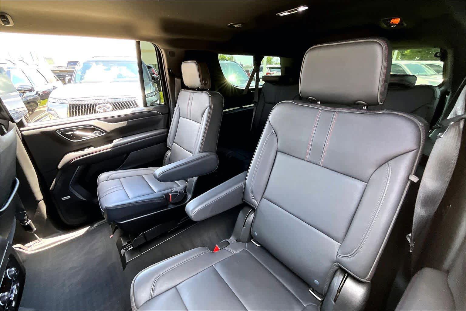 Used 2021 Chevrolet Suburban RST w/ Luxury Package AWD/4WD image 19