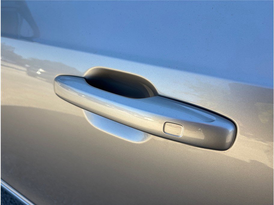 Used 2023 Volvo XC90 B5 Plus Bright image 17