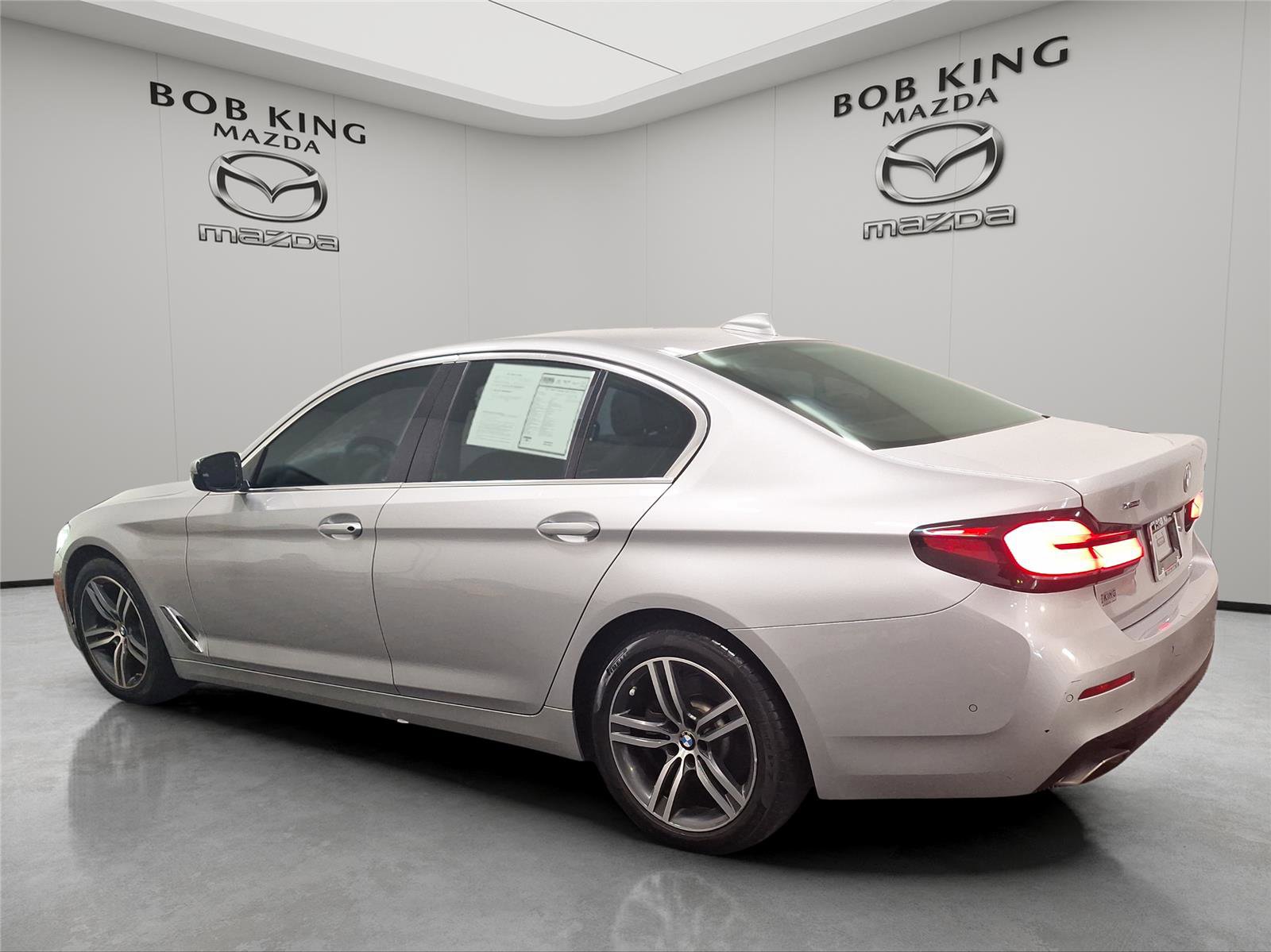Used 2021 BMW 530i xDrive w/ Convenience Package AWD/4WD image 3