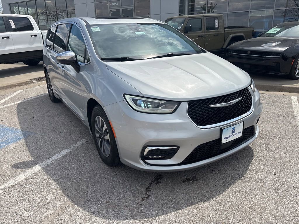 Used 2023 Chrysler Pacifica Limited image 8