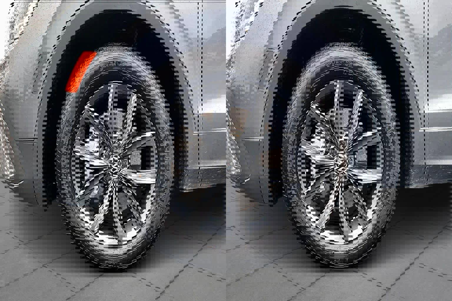 Used 2022 Volkswagen Tiguan SE w/ Panoramic Sunroof Package image 11