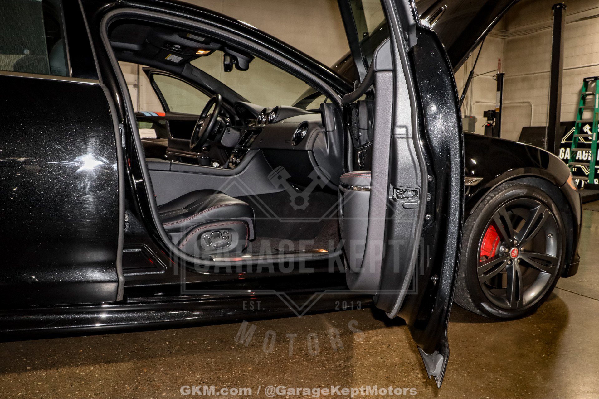 Used 2015 Jaguar XJ R LWB image 73