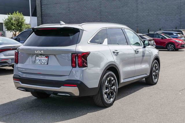 Certified 2025 Kia Sorento S w/ Panoramic Sunroof Package image 7