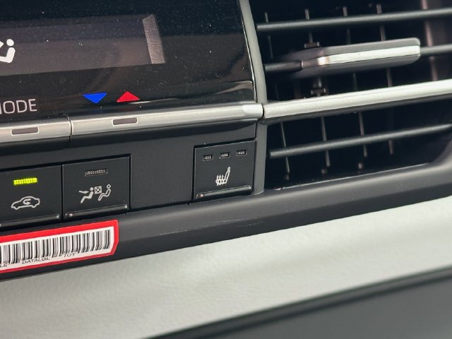 Used 2026 Toyota Sienna XLE FWD image 19