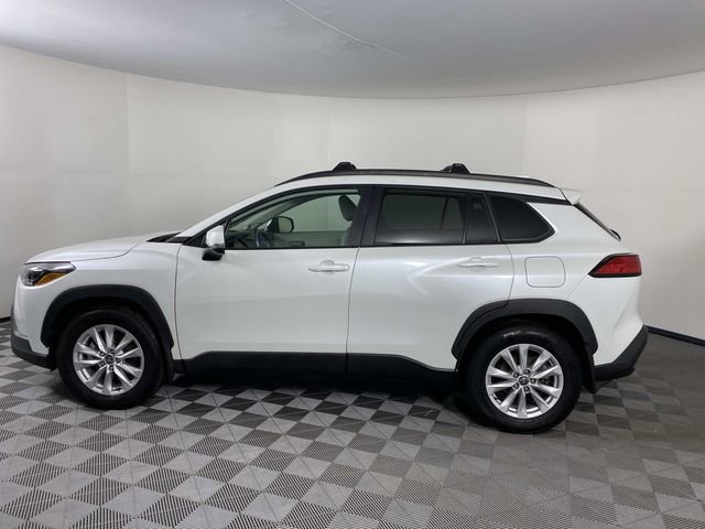 Used 2023 Toyota Corolla Cross LE w/ Moonroof Package image 5