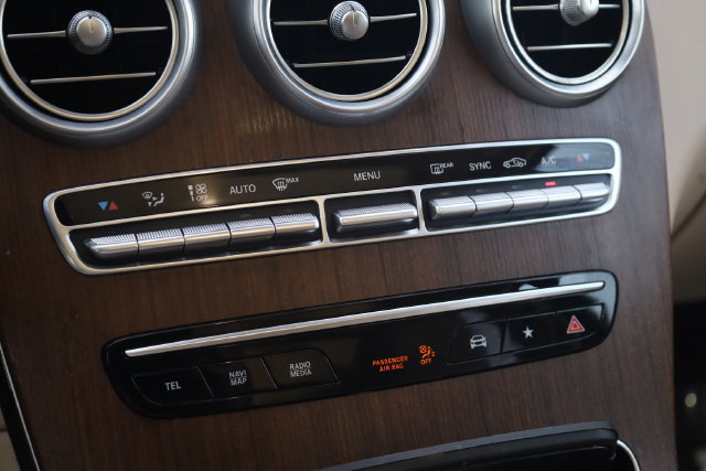 Used 2021 Mercedes-Benz GLC 300 4MATIC w/ Multimedia Package image 19