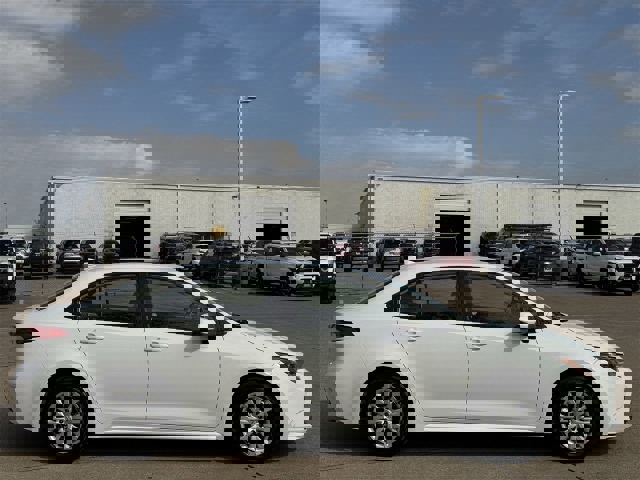 Used 2024 Toyota Corolla LE image 3