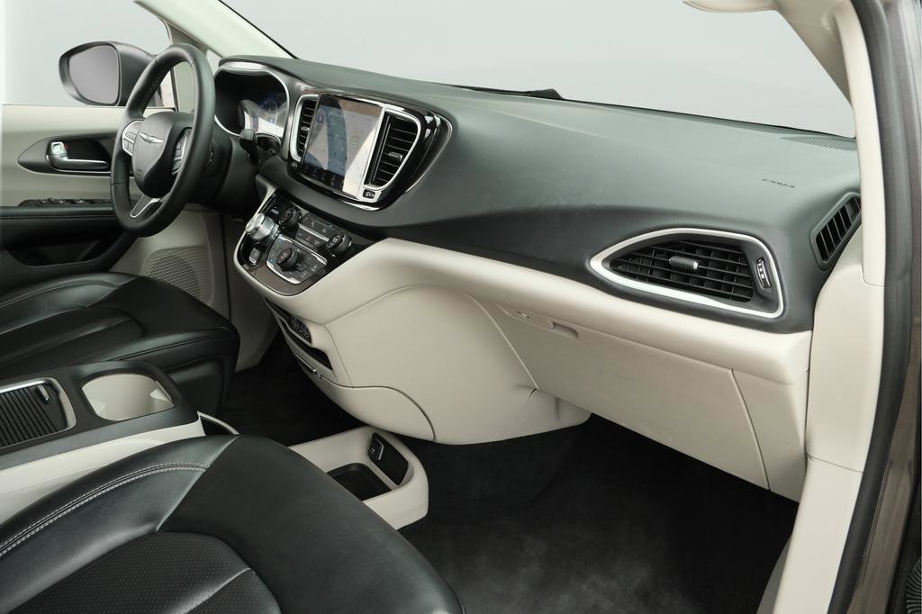 Used 2023 Chrysler Pacifica Touring-L FWD image 27